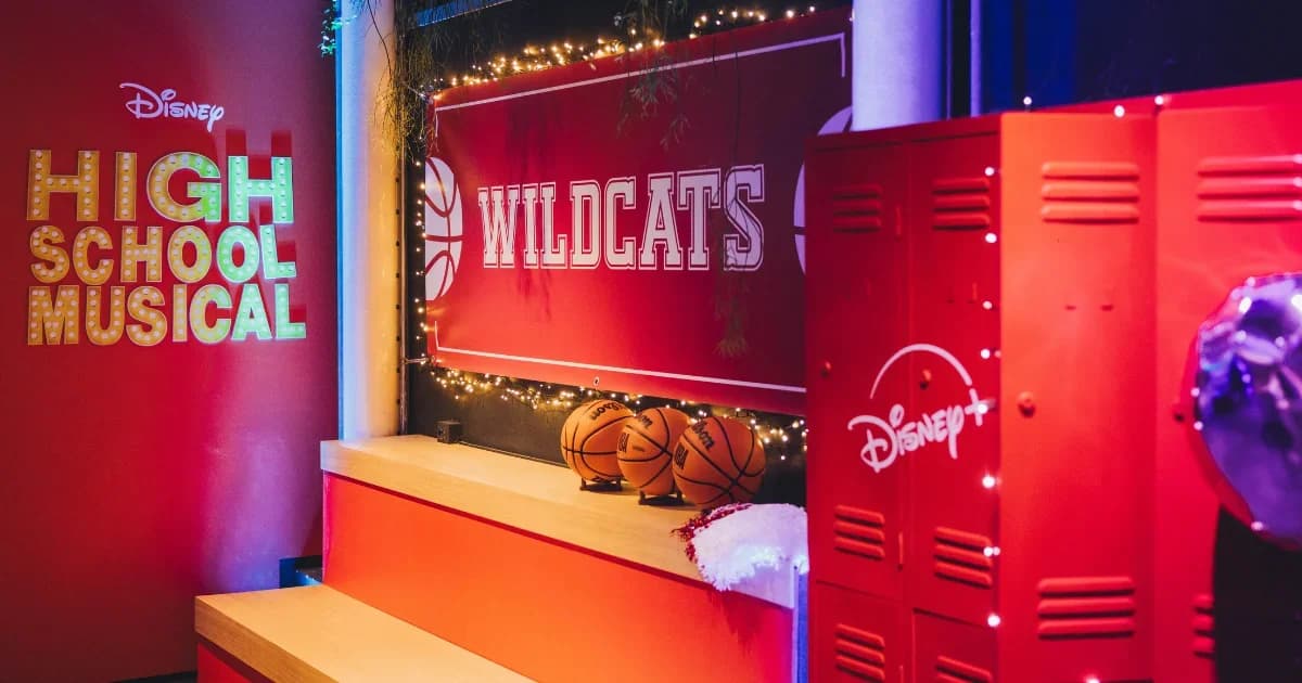 ©-Disney-Christmas-Village-10.png