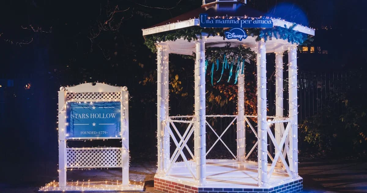 ©-Disney-Christmas-Village-4.png
