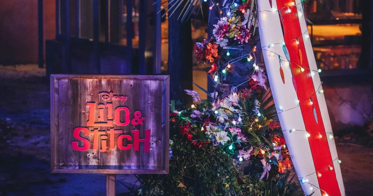 ©-Disney-Christmas-Village-7.png