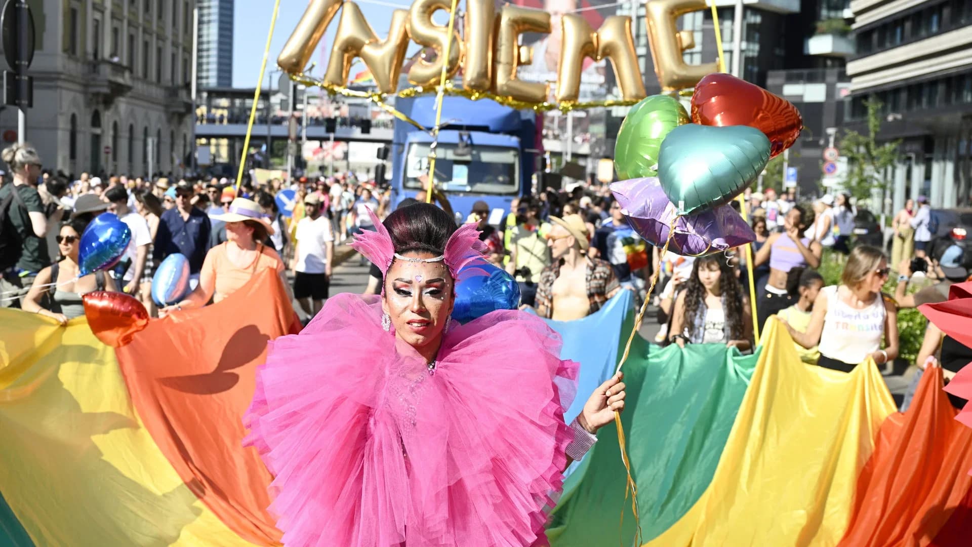 Milano-Pride-2023-parata-foto-di-Antonio-Masiello.png