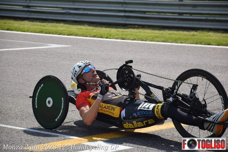 Claudio Conforti durante l'ultimo giro nella gara di Monza del 2 Giugno, immagine presa dalla pagina personale di Alberto Glisoni
